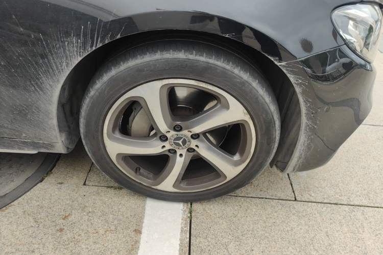 Used Mercedes-Benz E-Class 2017 E 300 L Sport Luxury Edition Right Front Wheel Hub
