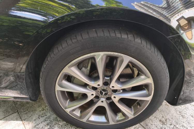 Used Mercedes-Benz E-Class 2017 E 300 L Luxury Model Right Front Wheel Hub