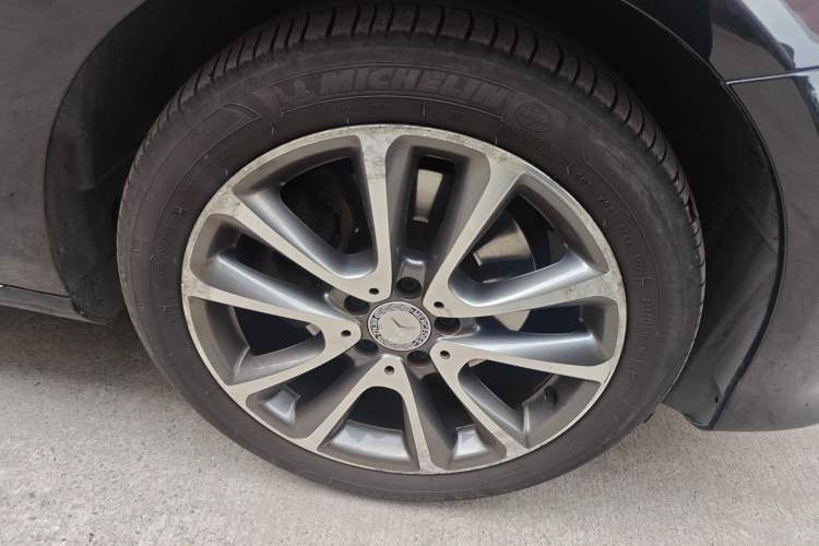 Used Mercedes-Benz E-Class 2017 E 200 L 4MATIC Right Front Wheel Hub