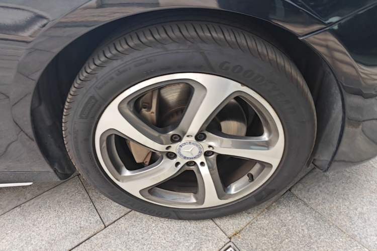 Used Mercedes-Benz E-Class 2017 E 300 L Sport Luxury Edition Right Front Wheel Hub