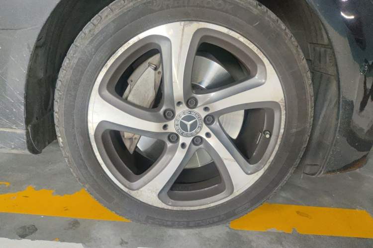 Used Mercedes-Benz E-Class 2017 E 300 L Sport Luxury Edition Right Front Wheel Hub