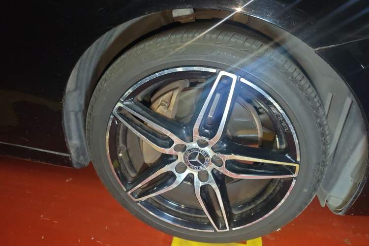 Used Mercedes-Benz E-Class 2017 Restyled E 300 Sport Edition Right Front Wheel Hub