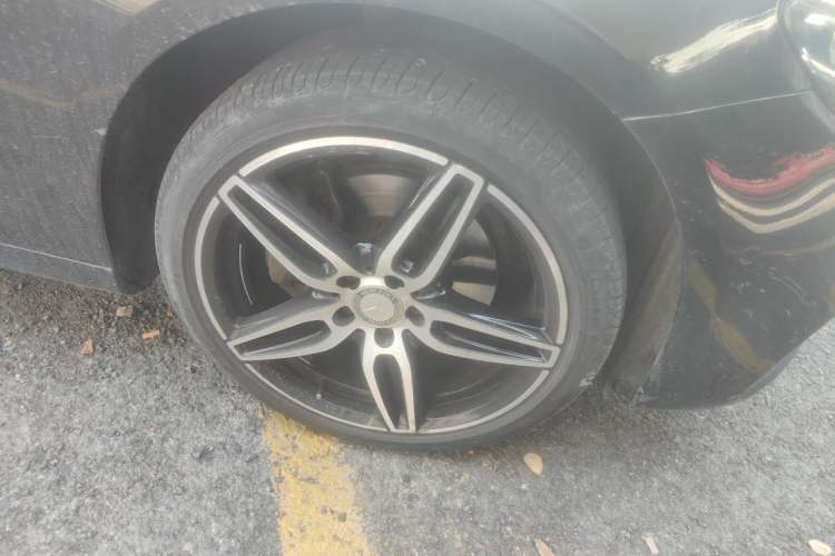 Used Mercedes-Benz E-Class 2017 E 200 L Sport 4MATIC Right Front Wheel Hub