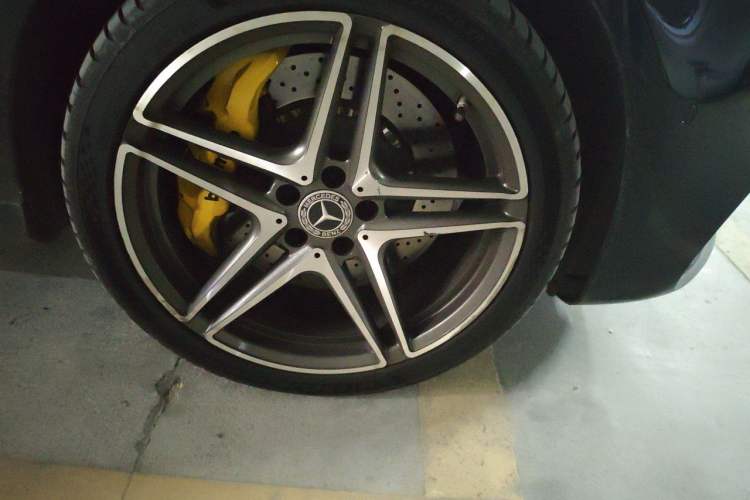 Used Mercedes-Benz E-Class 2017 E 300 L Sport Luxury Edition Right Front Wheel Hub