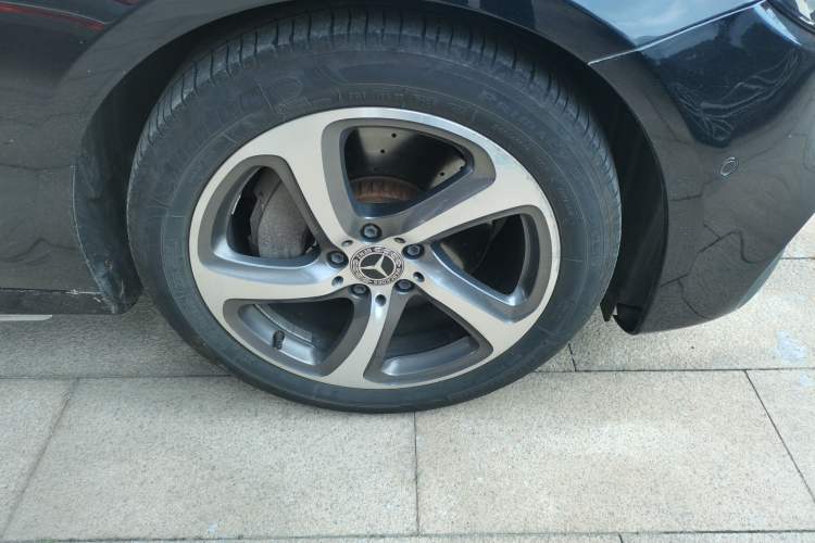 Used Mercedes-Benz E-Class 2017 E 300 L Sport Luxury Edition Right Front Wheel Hub