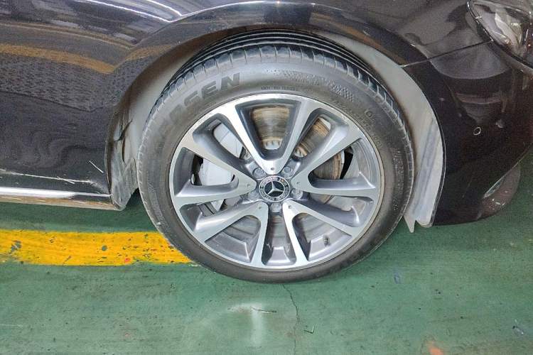 Used Mercedes-Benz E-Class 2017 E 300 L Luxury Model Right Front Wheel Hub