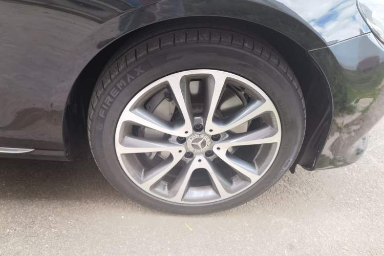 Used Mercedes-Benz E-Class 2017 E 300 L Luxury Model Right Front Wheel Hub