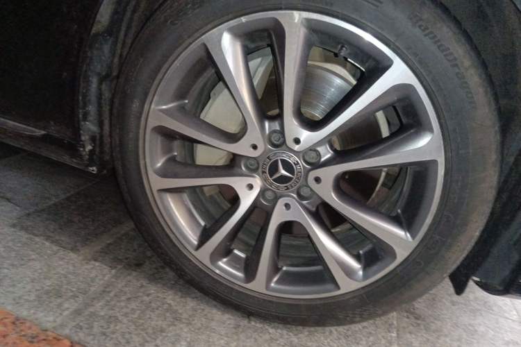 Used Mercedes-Benz E-Class 2017 E 300 L Luxury Model Right Front Wheel Hub