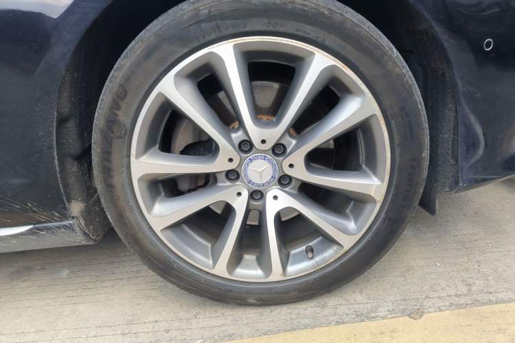 Used Mercedes-Benz E-Class 2017 E 200 L 4MATIC Right Front Wheel Hub