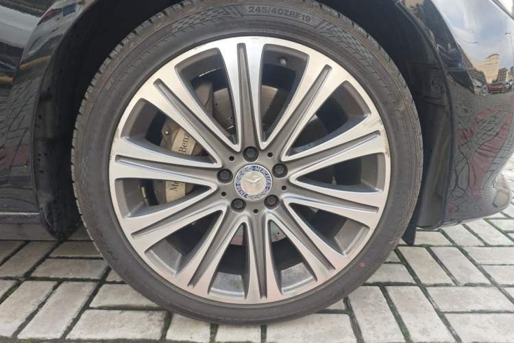 Used Mercedes-Benz E-Class 2017 E 320 L 4MATIC Right Front Wheel Hub