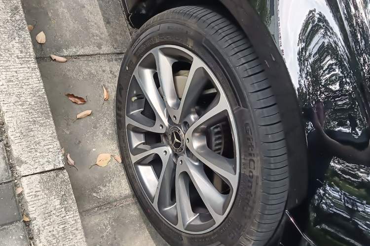 Used Mercedes-Benz E-Class 2017 E 300 L Luxury Model Right Front Wheel Hub