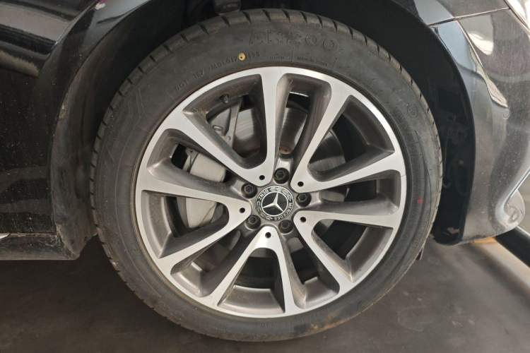Used Mercedes-Benz E-Class 2017 E 300 L Luxury Model Right Front Wheel Hub
