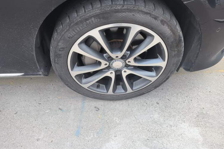 Used Mercedes-Benz E-Class 2017 E 300 L Luxury Model Right Front Wheel Hub