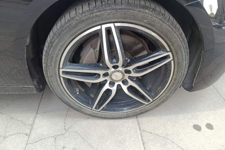 Used Mercedes-Benz E-Class 2017 E 300 Sport Edition Right Front Wheel Hub