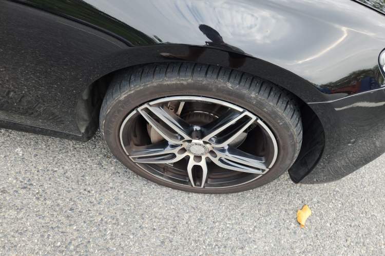 Used Mercedes-Benz E-Class 2017 E 300 Sport Edition Right Front Wheel Hub