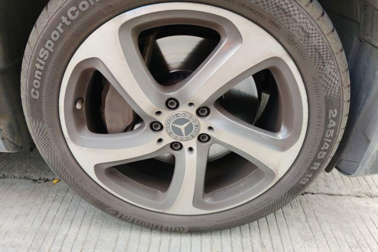 Used Mercedes-Benz E-Class 2017 E 300 L Sporty and Stylish Model Right Front Wheel Hub