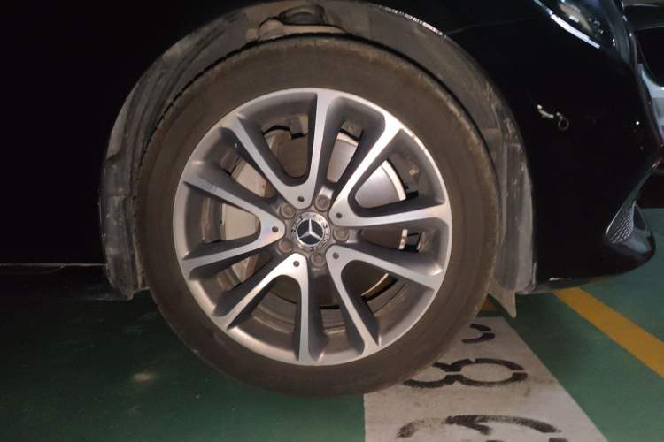 Used Mercedes-Benz E-Class 2017 E 300 L Luxury Model Right Front Wheel Hub