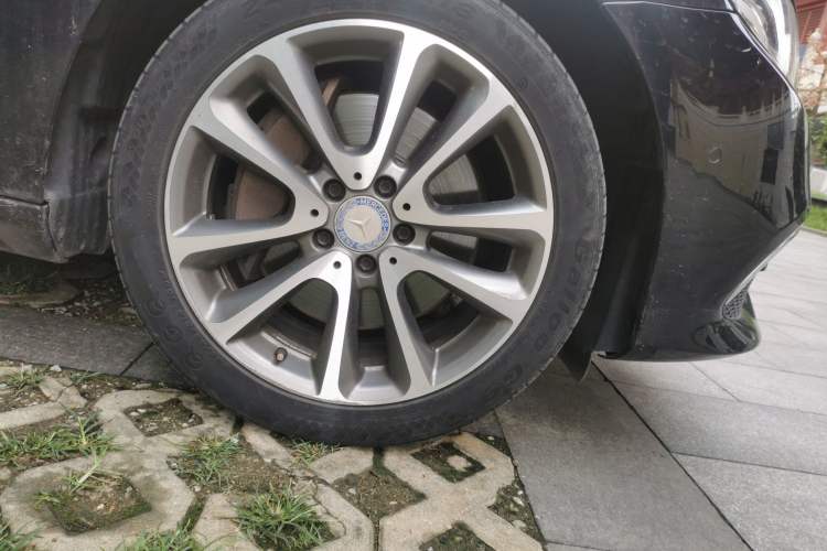 Used Mercedes-Benz E-Class 2017 E 300 L Luxury Model Right Front Wheel Hub