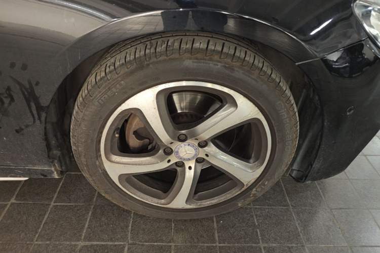 Used Mercedes-Benz E-Class 2017 E 200 L Sport 4MATIC Right Front Wheel Hub