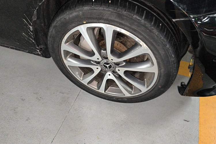 Used Mercedes-Benz E-Class 2017 E 300 L Luxury Model Right Front Wheel Hub