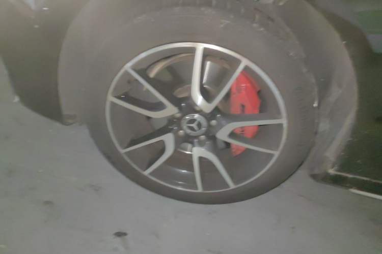 Used Mercedes-Benz E-Class 2017 E 300 L Sporty and Stylish Model Right Front Wheel Hub