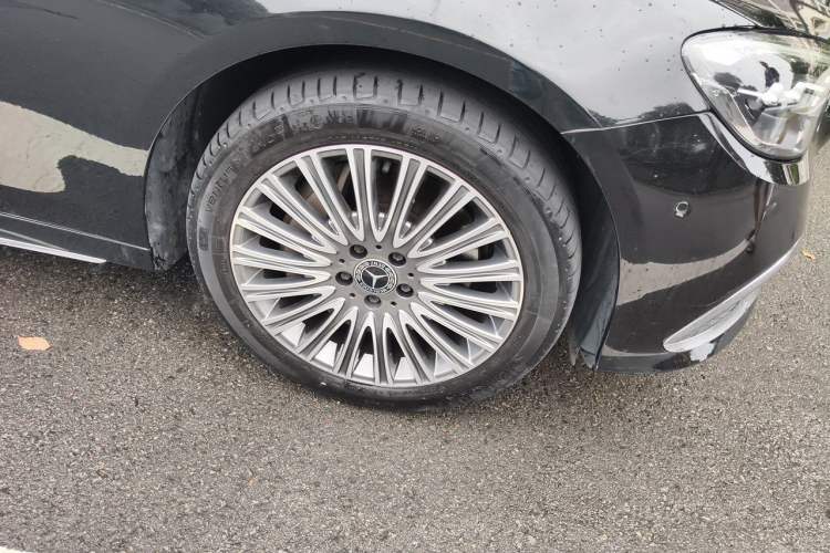 Used Mercedes-Benz E-Class 2017 E 300 L Sport Luxury Edition Right Front Wheel Hub