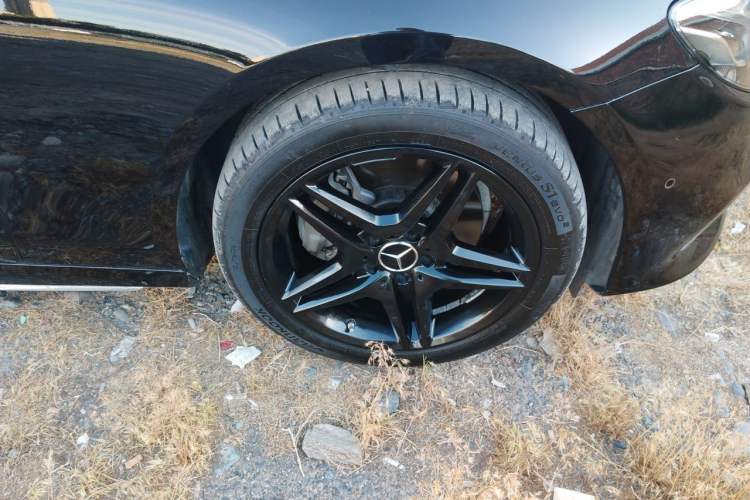 Used Mercedes-Benz E-Class 2017 E 200 L Sport 4MATIC Right Front Wheel Hub