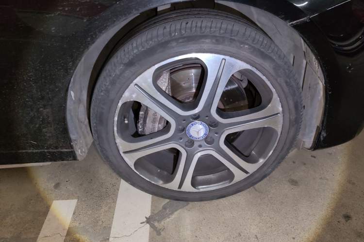 Used Mercedes-Benz E-Class 2017 E 320 L Sport 4MATIC Right Front Wheel Hub