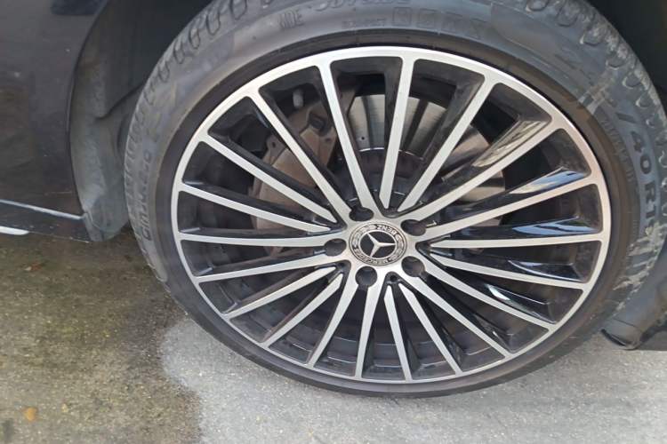 Used Mercedes-Benz E-Class 2017 E 300 L Sport Luxury Edition Right Front Wheel Hub