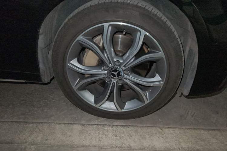 Used Mercedes-Benz E-Class 2017 E 300 L Sport Luxury Edition Right Front Wheel Hub