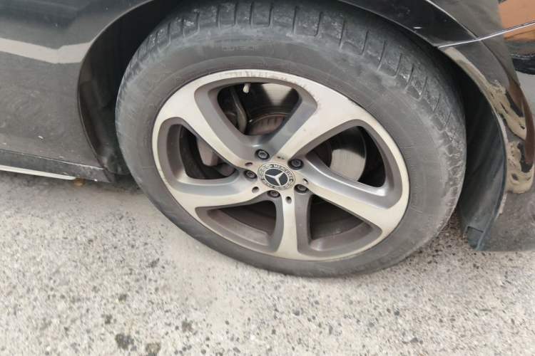 Used Mercedes-Benz E-Class 2017 E 200 L Sport 4MATIC Right Front Wheel Hub