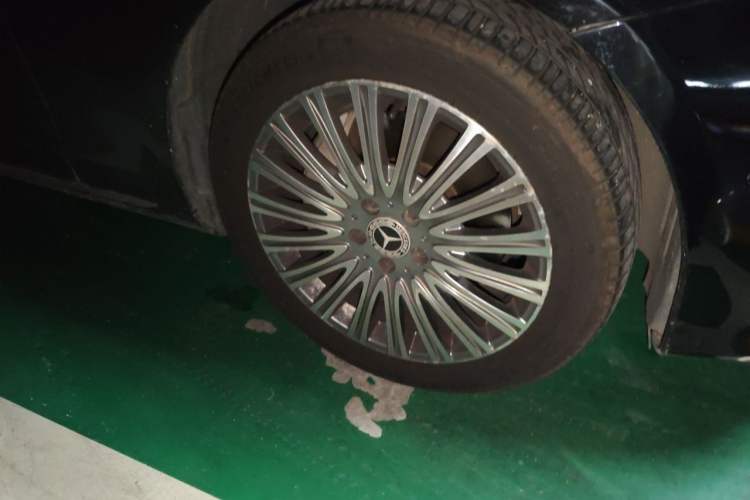 Used Mercedes-Benz E-Class 2017 E 300 L Luxury Model Right Front Wheel Hub
