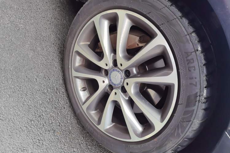 Used Mercedes-Benz E-Class 2017 E 300 L Luxury Model Right Front Wheel Hub