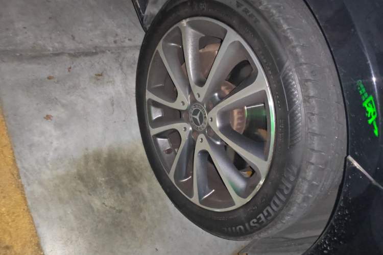 Used Mercedes-Benz E-Class 2017 E 300 L Luxury Model Right Front Wheel Hub