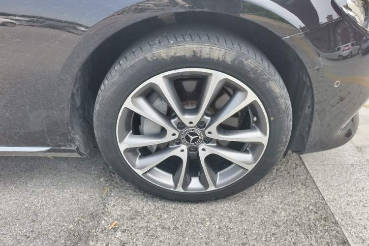 Used Mercedes-Benz E-Class 2017 E 300 L Luxury Model Right Front Wheel Hub