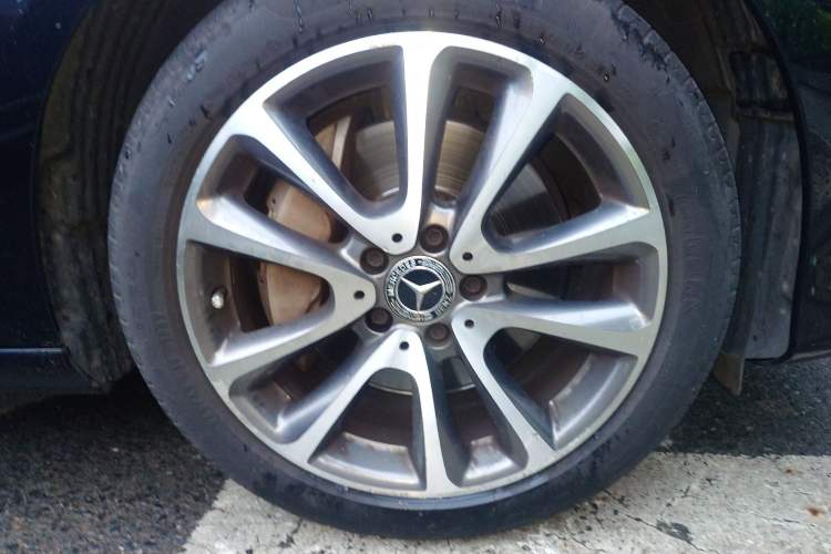Used Mercedes-Benz E-Class 2017 E 300 L Luxury Model Right Front Wheel Hub