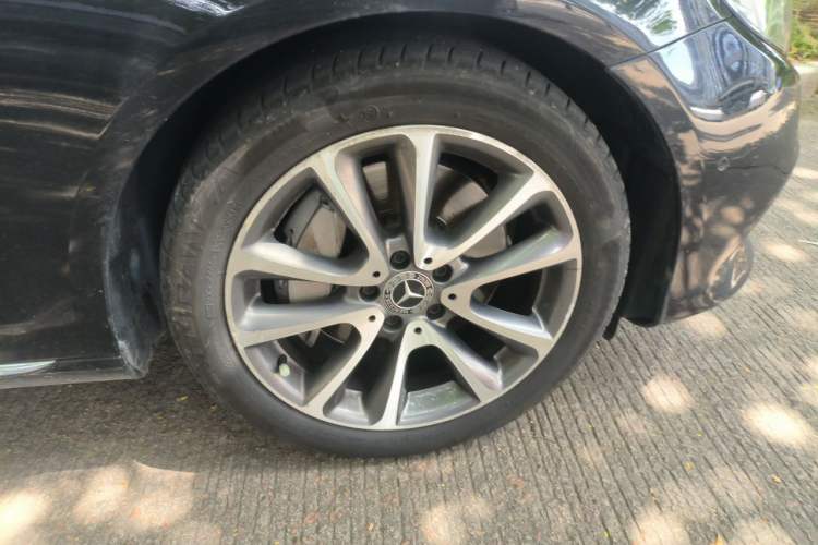 Used Mercedes-Benz E-Class 2017 E 300 L Luxury Model Right Front Wheel Hub