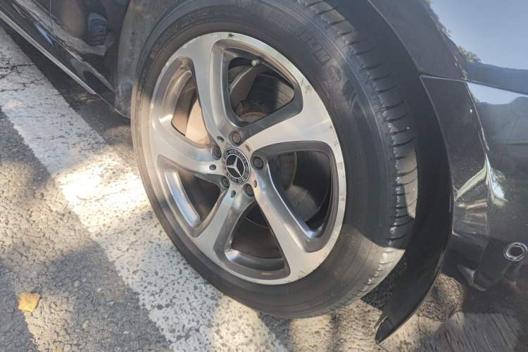 Used Mercedes-Benz E-Class 2017 E 300 L Sporty and Stylish Model Right Front Wheel Hub