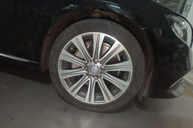 Used Mercedes-Benz E-Class 2017 E 300 L Luxury Model Right Front Wheel Hub