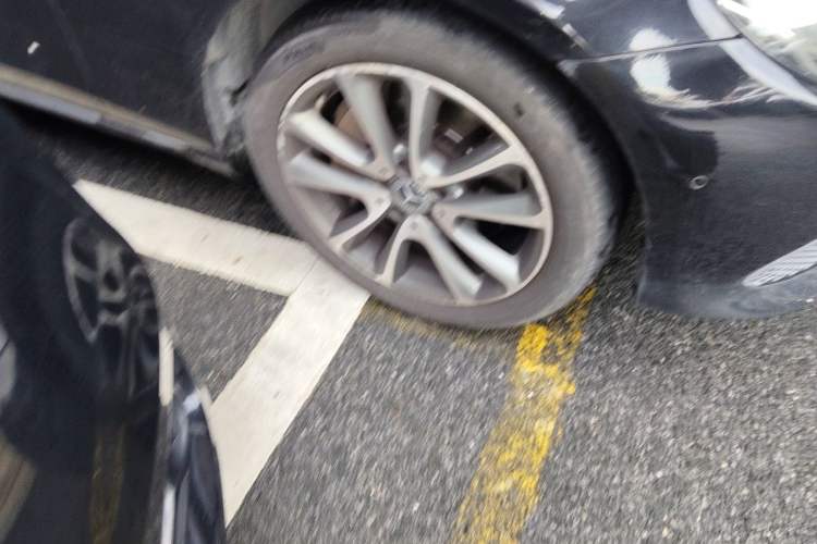 Used Mercedes-Benz E-Class 2017 E 300 L Luxury Model Right Front Wheel Hub