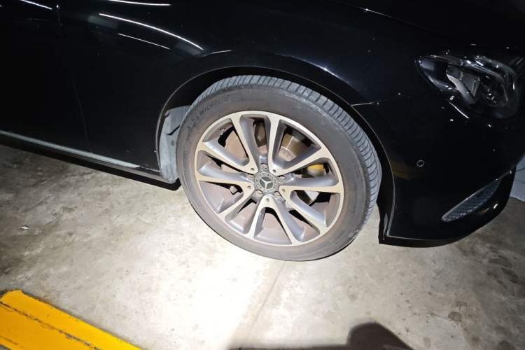 Used Mercedes-Benz E-Class 2017 E 300 L Luxury Model Right Front Wheel Hub