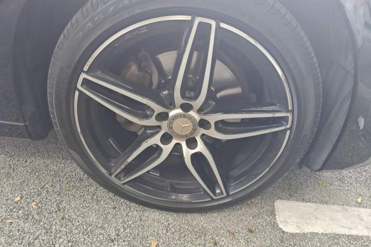 Used Mercedes-Benz E-Class 2017 E 200 Sport 4MATIC Right Front Wheel Hub