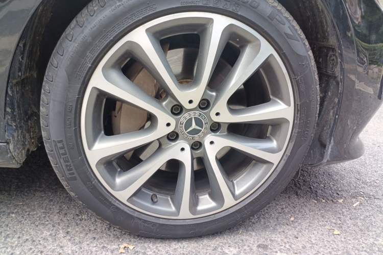 Used Mercedes-Benz E-Class 2017 E 300 L Luxury Model Right Front Wheel Hub