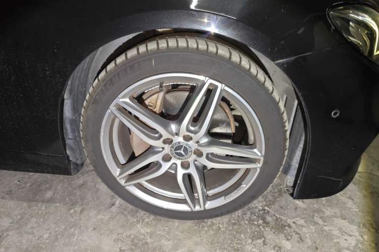 Used Mercedes-Benz E-Class 2017 E 200 Coupe Right Front Wheel Hub