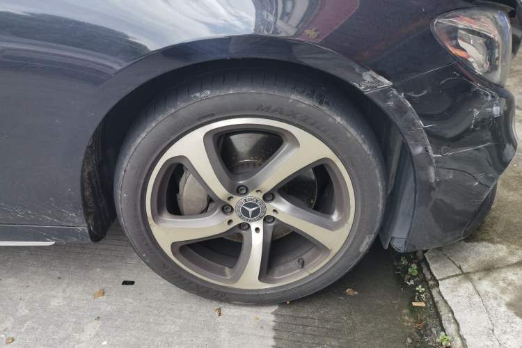 Used Mercedes-Benz E-Class 2017 E 300 L Sport Luxury Edition Right Front Wheel Hub