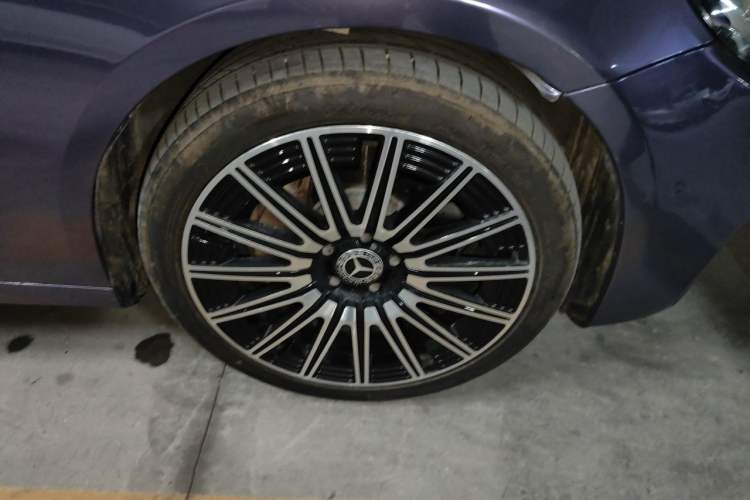 Used Mercedes-Benz E-Class 2017 E 300 Sport Edition Right Front Wheel Hub