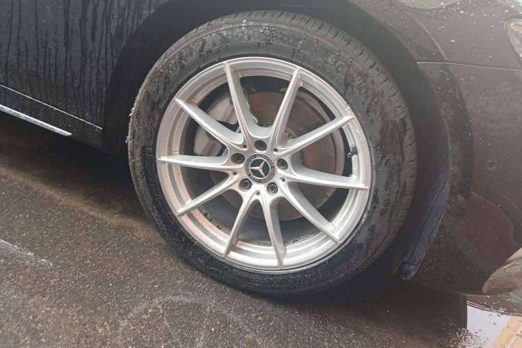 Used Mercedes-Benz E-Class 2017 E 200 L Sport 4MATIC Right Front Wheel Hub