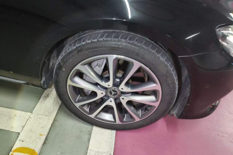 Used Mercedes-Benz E-Class 2017 E 300 L Luxury Model Right Front Wheel Hub