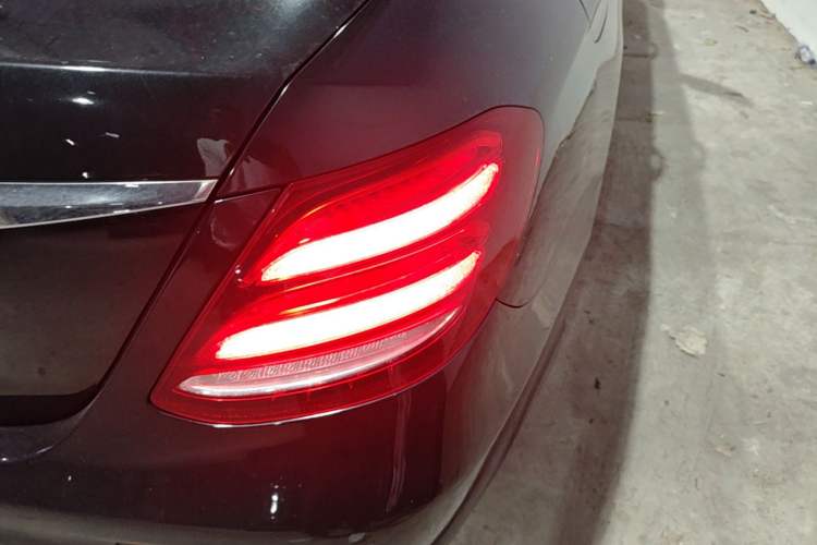 Used Mercedes-Benz E-Class 2017 E 300 L Sport Luxury Edition Right Rear Taillight