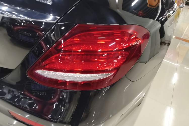 Used Mercedes-Benz E-Class 2017 E 300 L Sporty and Stylish Model Right Rear Taillight